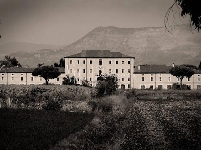Palazzo in vendita a Latina, Lazio