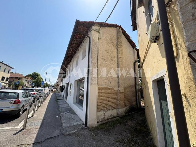 Palazzo in vendita a Villanova / Vilanuova, Pordenone