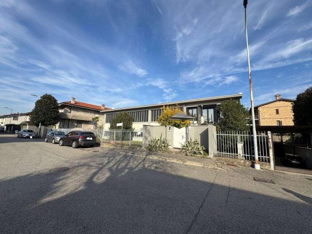 Palazzo in vendita a San Rocco, Seregno