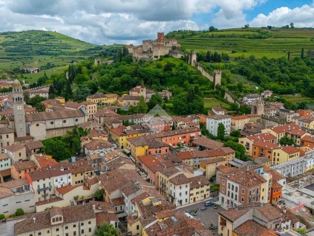 Palazzo in vendita a Soave, Veneto