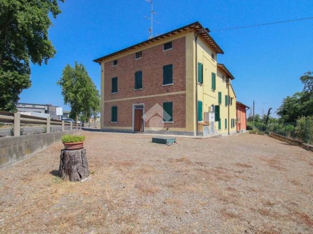 Palazzo in vendita a Unione di comuni Terre di Castelli, Spilamberto