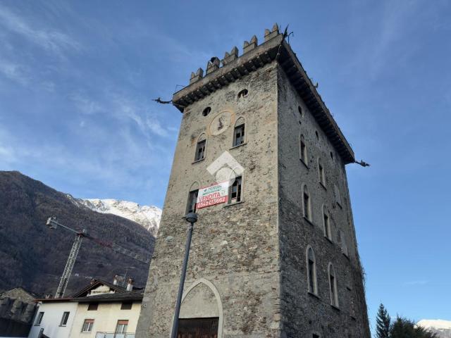 Palazzo in vendita a Tirano, Lombardia