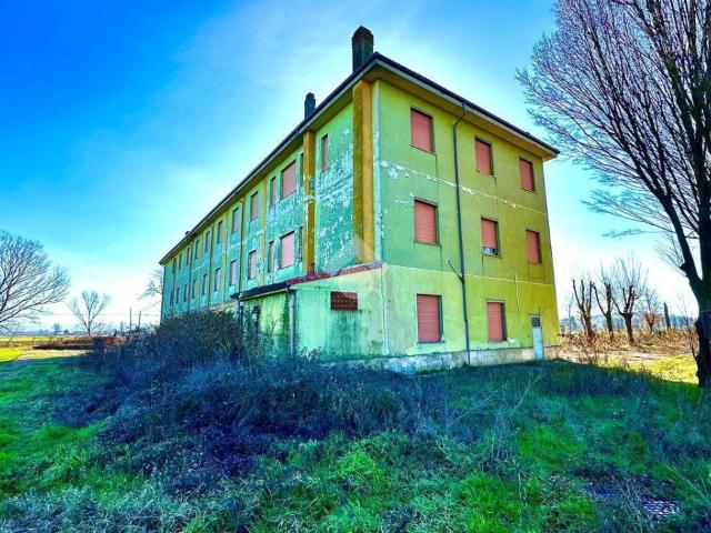 Palazzo in vendita a Tortona, Alessandria