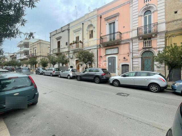 Palazzo in vendita a Triggiano, Bari