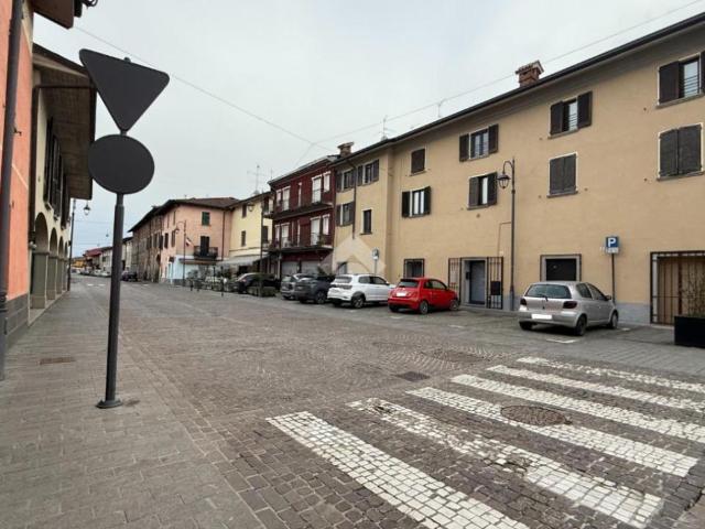 Palazzo in vendita a Urago D'oglio, Lombardia