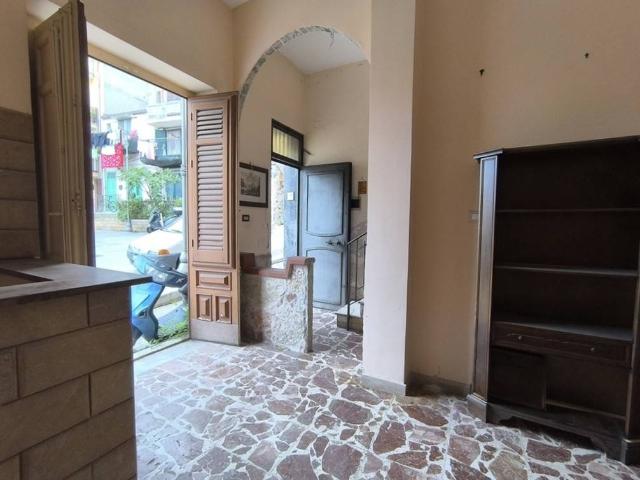 Palazzo in vendita a Ficarazzi, Sicilia