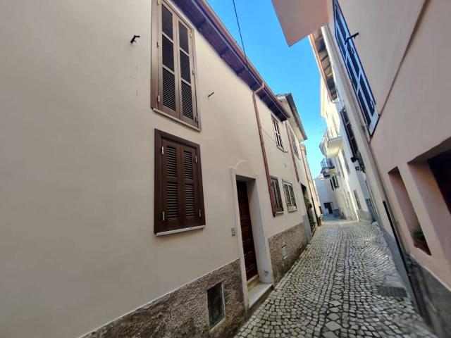 Palazzo in vendita a Maenza, Lazio