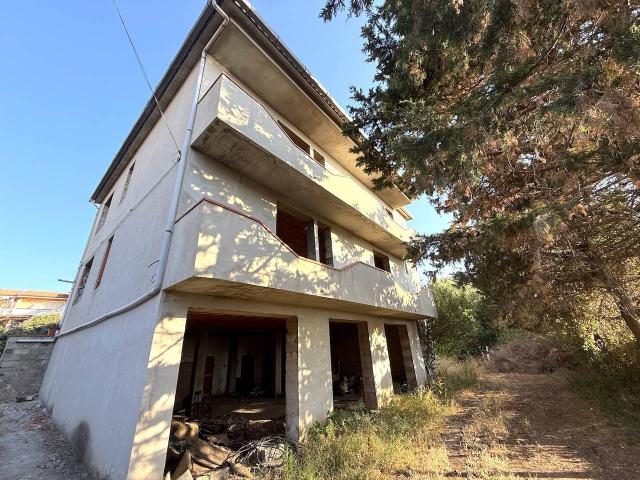 Palazzo in vendita a Li Scalitti, Badesi