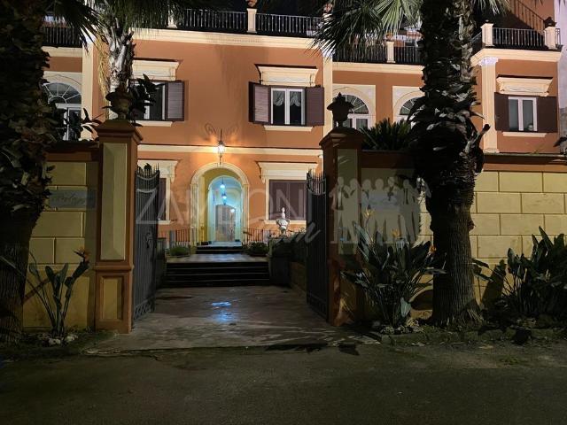 Palazzo in vendita a Sant'Andrea dei Lagni, Santa Maria Capua