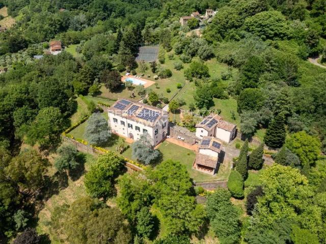 Palazzo in vendita a Bagni Di Lucca Ponte, Toscana