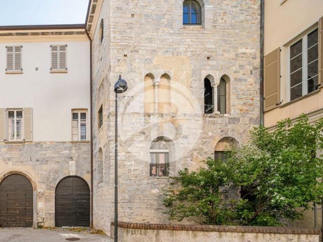 Palazzo in vendita a Como, Lombardia