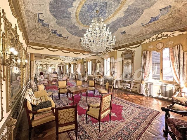 Palazzo in vendita a Marche, Pesaro E Urbino