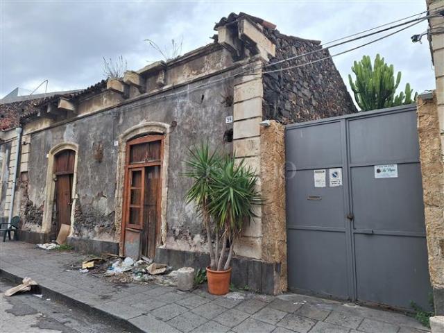 Palazzo in vendita a Picanello-Ognina-Barriera-Canalicchio, Catania