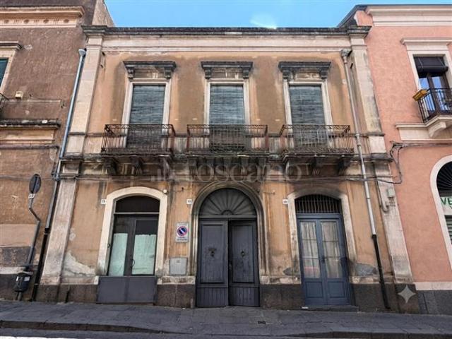 Palazzo in vendita a Acireale, Sicilia