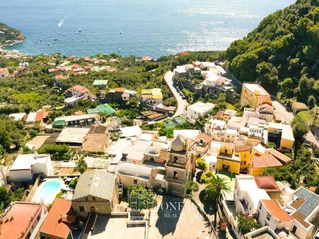 Palazzo in vendita a Massa Lubrense, Campania