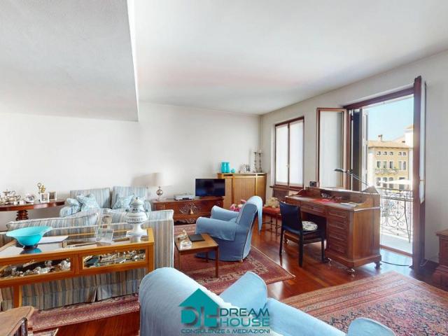 Palazzo in vendita a Borgo Sottoagaro / Borc Sotagâr, San Daniele del Friuli / San Denêl