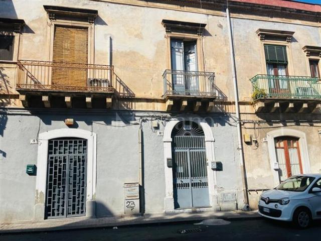 Palazzo in vendita a Picanello-Ognina-Barriera-Canalicchio, Catania