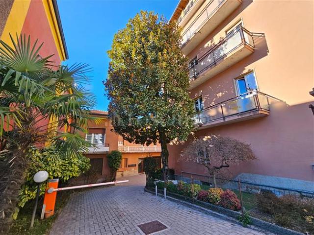 Palazzo in vendita a Villaggio Trieste, Cantù