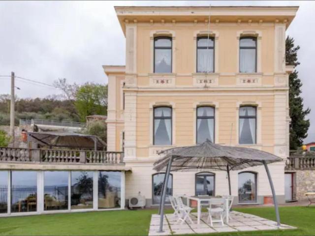 Palazzo in vendita a La Spezia, Liguria