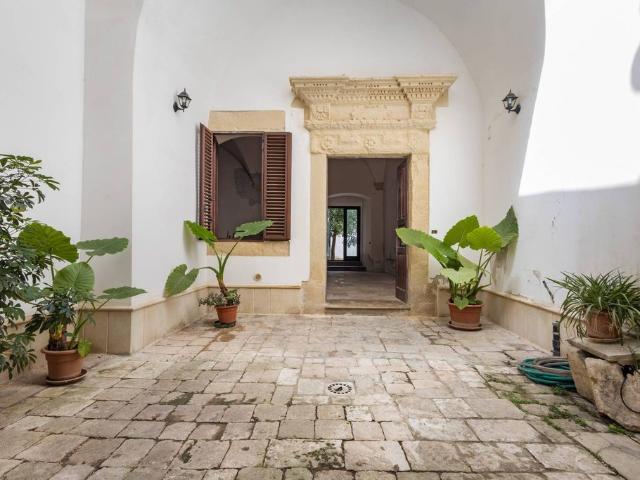 Palazzo in vendita a Puglia, Lecce