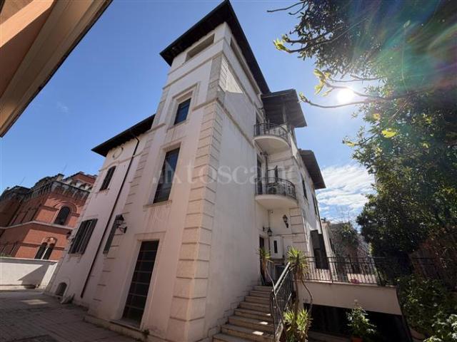 Palazzo in vendita a Municipio Roma VII, Roma Capitale