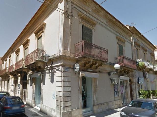 Palazzo in vendita a Vittoria