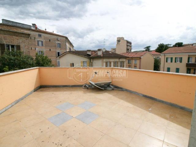 Palazzo in vendita a Piano San Lazzaro, Marche