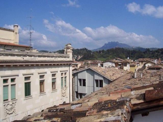 Palazzo in vendita a Santa Maria Intervineas, Marche