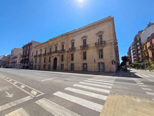 Palazzo in vendita a Municipio 1, Puglia