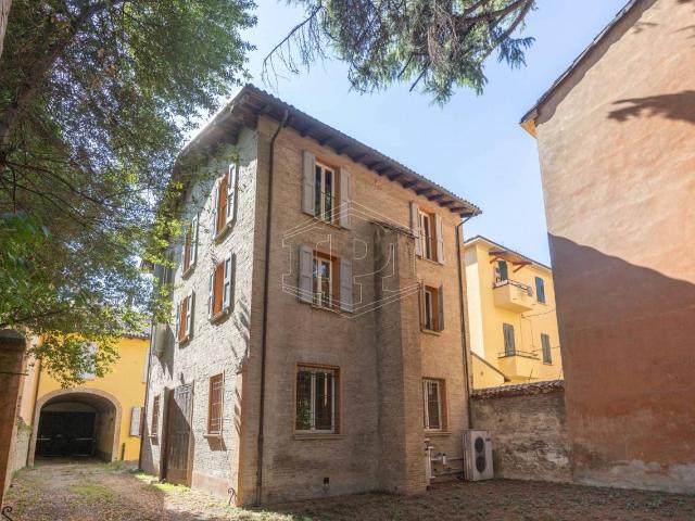 Palazzo in vendita a Santo Stefano, Bologna