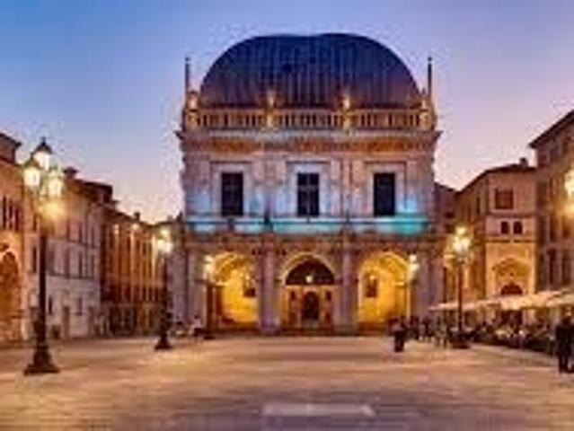 Palazzo in vendita a Brescia