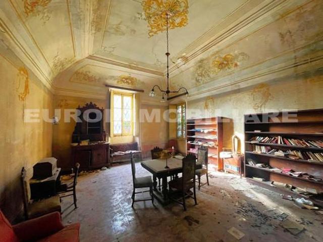 Palazzo in vendita a Zona Est, Brescia