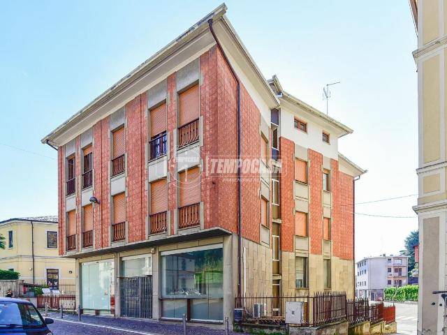 Palazzo in vendita a Villaggio Trieste, Cantù