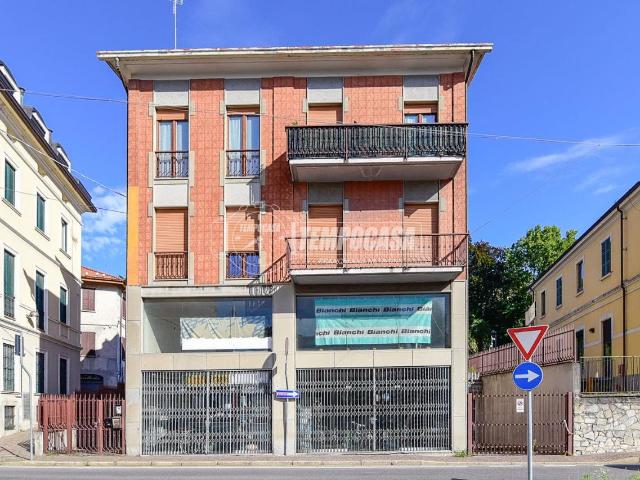 Palazzo in vendita a Villaggio Trieste, Cantù