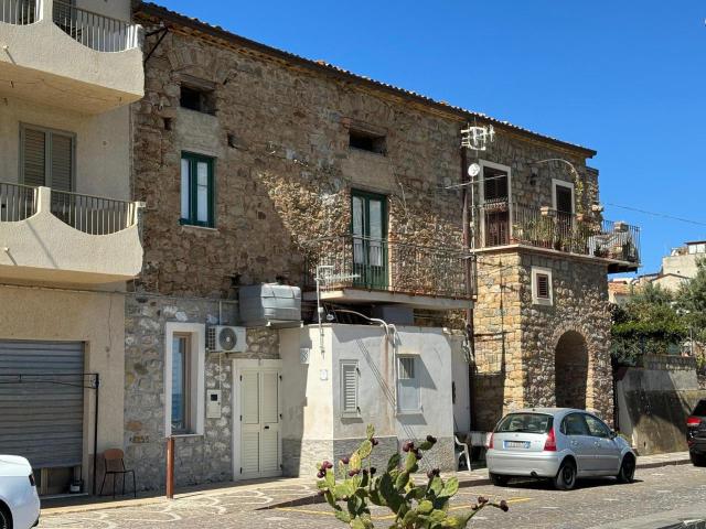 Palazzo in vendita a Caronia, Sicilia