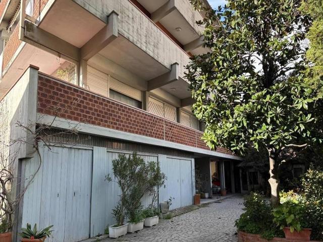 Palazzo in vendita a Fabbrica, Carrara
