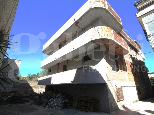 Palazzo in vendita a Casandrino, Napoli