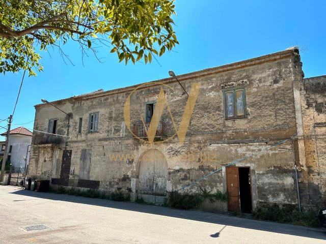 Palazzo in vendita a Sommana, Caserta