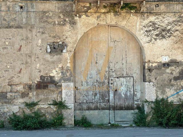 Palazzo in vendita a Sommana, Caserta