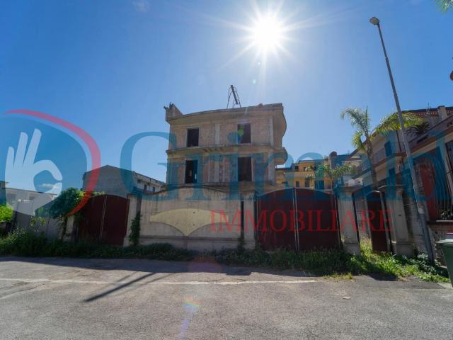 Palazzo in vendita a Casoria, Napoli
