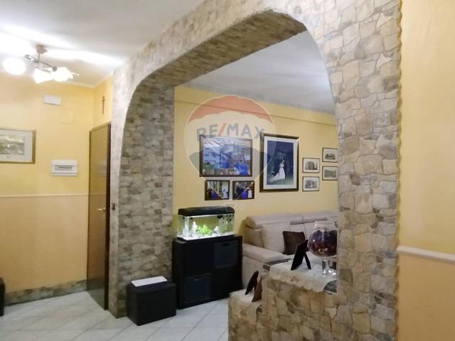 Palazzo in vendita a Monte Po-Nesima-San Leone-Rapisardi, Catania
