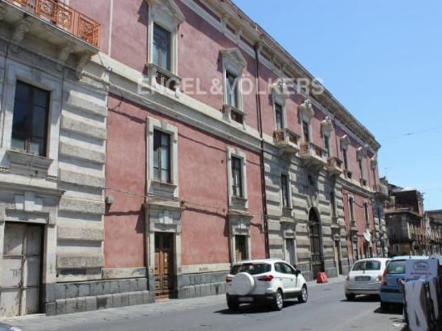 Palazzo in vendita a Centro storico, Catania