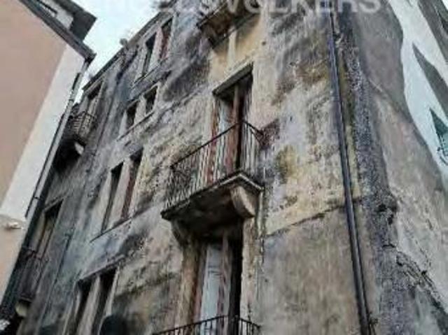 Palazzo in vendita a Centro storico, Catania