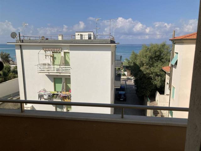 Palazzo in vendita a Marina di Cecina, Cecina