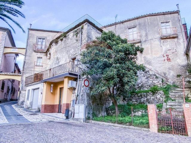 Palazzo in vendita a Ceppaloni, Campania