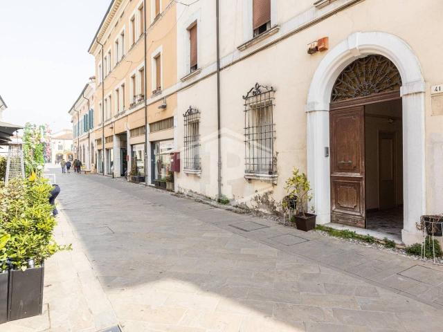 Palazzo in vendita a Cervia, Reggio Emilia