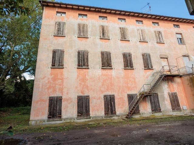 Palazzo in vendita a Collecchio, Reggio Emilia