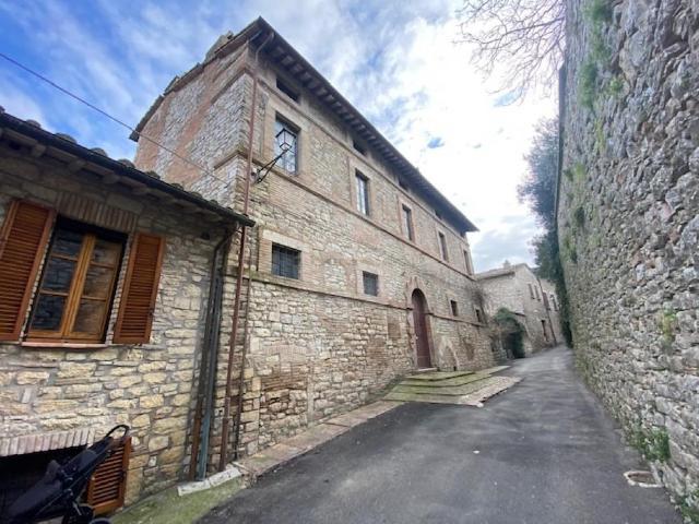 Palazzo in vendita a Chiugiana, Corciano