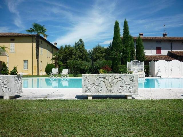 Palazzo in vendita a Desenzano Del Garda, Lombardia