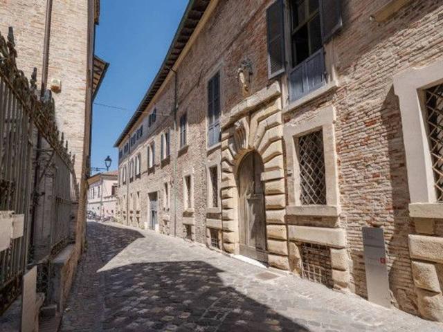 Palazzo in vendita a Centro storico, Marche